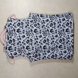 2/$10 05159 Talbots black & white textured knit floral sleeveless top M